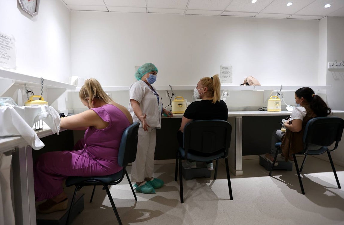 El Banco de Leche del Hospital Reina Sofía, en imágenes