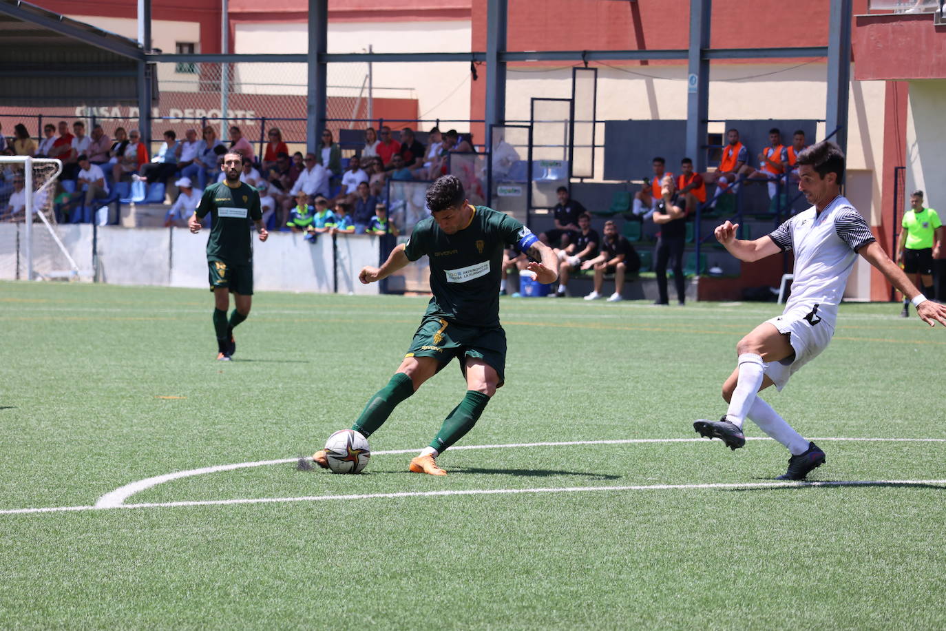 Las mejores jugadas y el ambiente cordobesista del Vélez CF - Córdoba CF, en imágenes