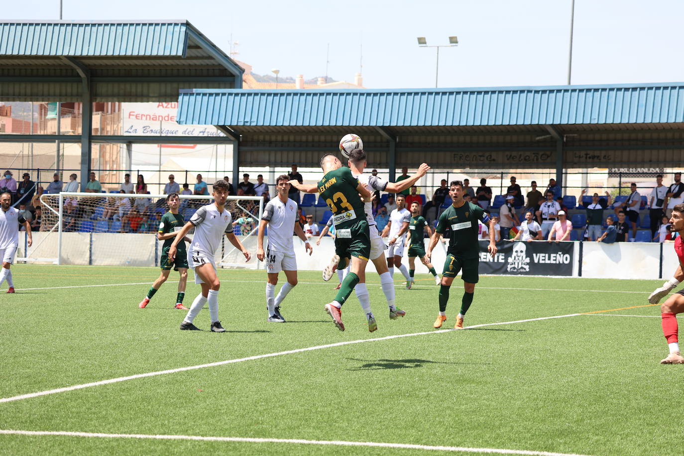 Las mejores jugadas y el ambiente cordobesista del Vélez CF - Córdoba CF, en imágenes