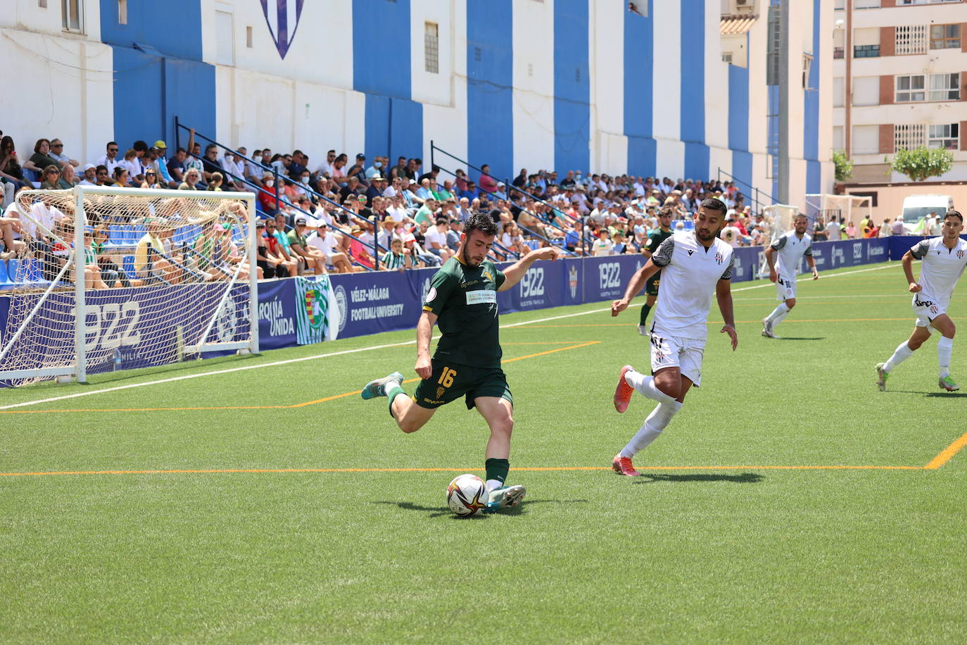 Las mejores jugadas y el ambiente cordobesista del Vélez CF - Córdoba CF, en imágenes