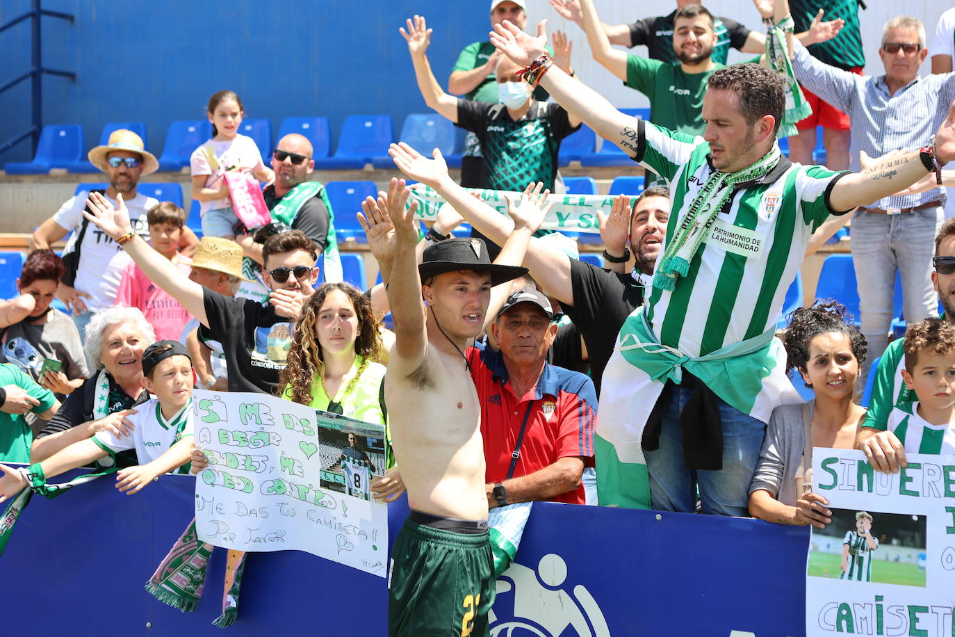 Las mejores jugadas y el ambiente cordobesista del Vélez CF - Córdoba CF, en imágenes