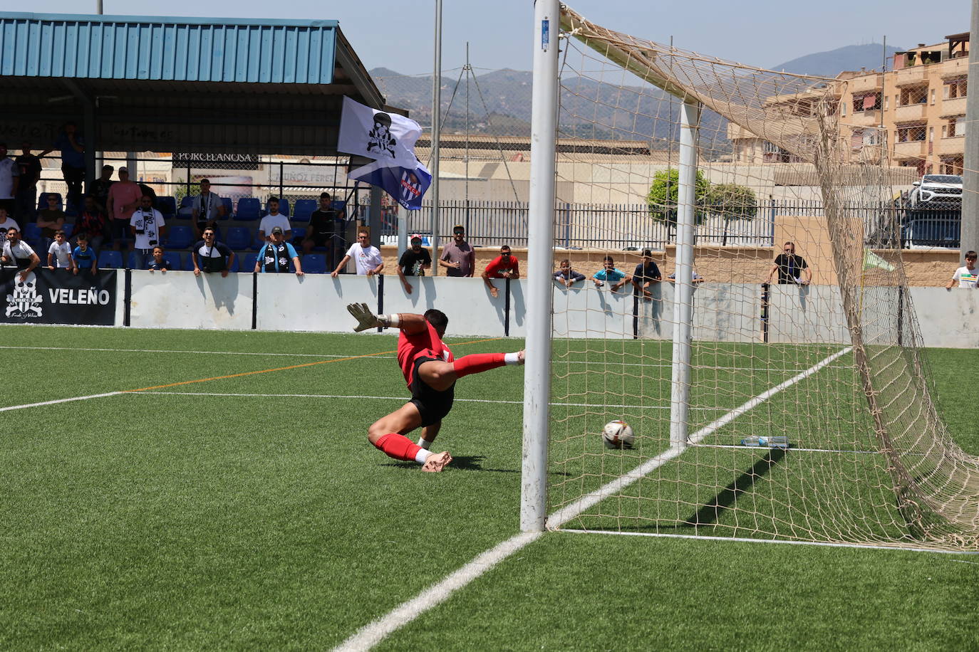 Las mejores jugadas y el ambiente cordobesista del Vélez CF - Córdoba CF, en imágenes