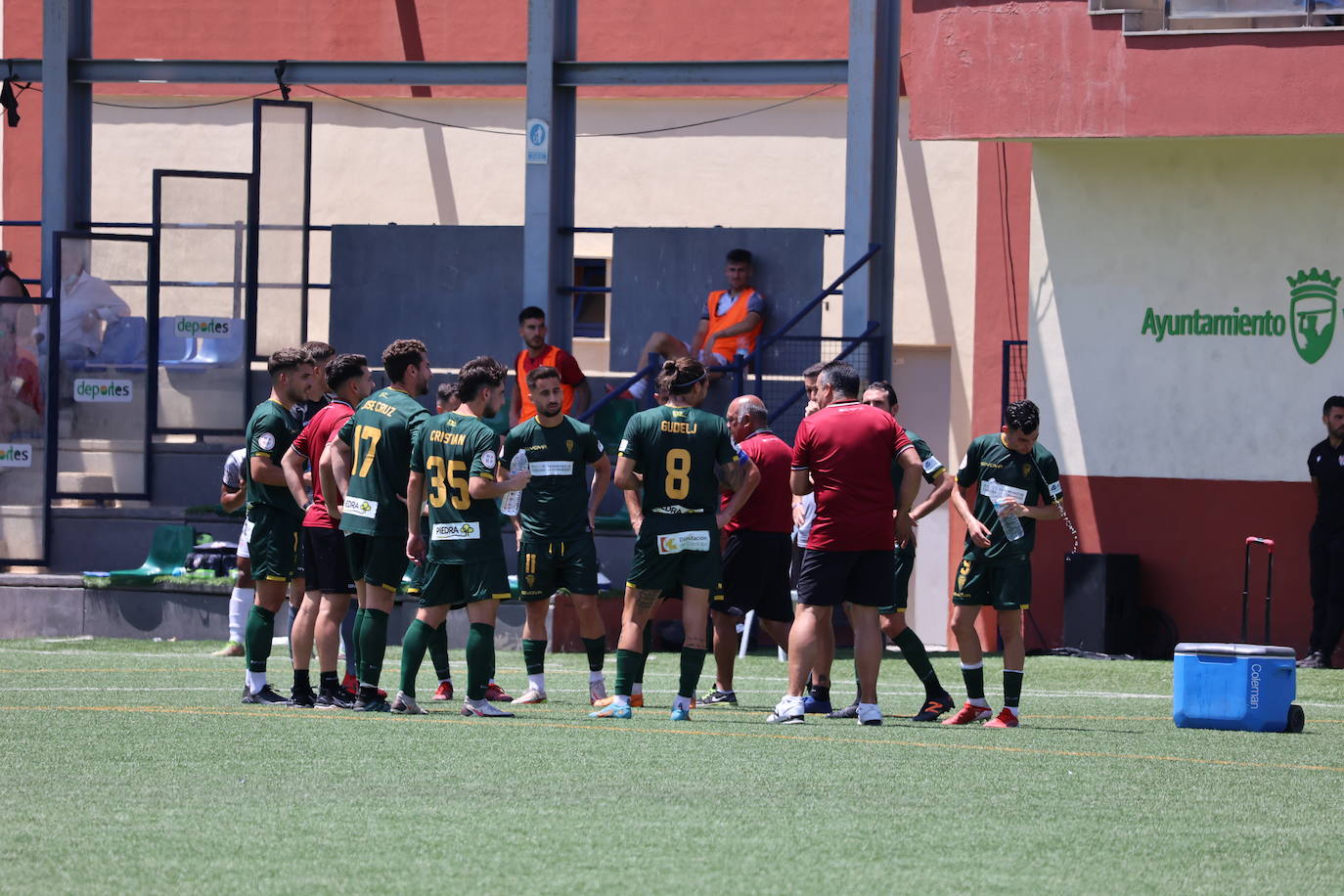 Las mejores jugadas y el ambiente cordobesista del Vélez CF - Córdoba CF, en imágenes