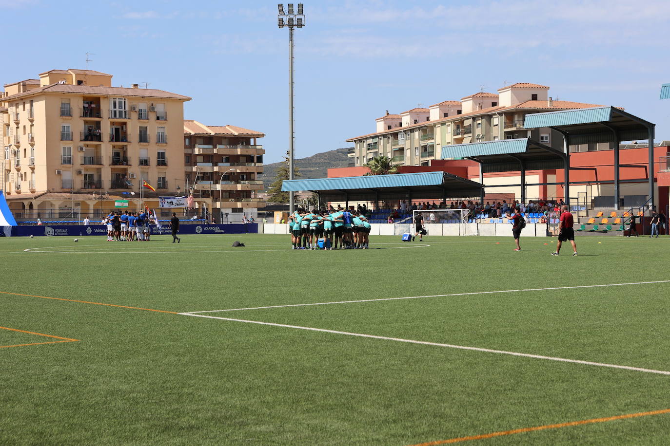 Las mejores jugadas y el ambiente cordobesista del Vélez CF - Córdoba CF, en imágenes