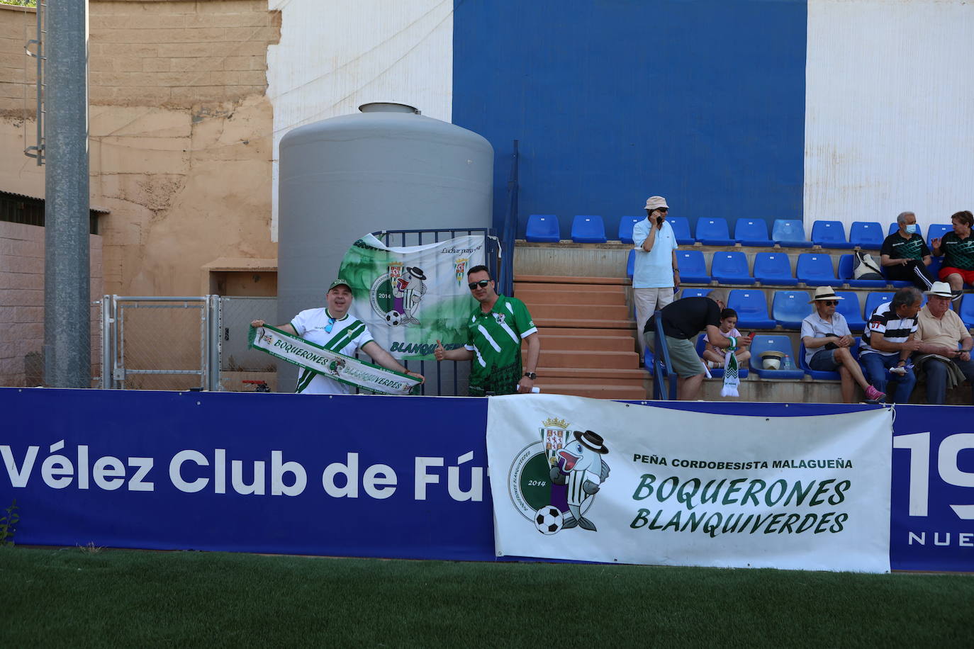 Las mejores jugadas y el ambiente cordobesista del Vélez CF - Córdoba CF, en imágenes