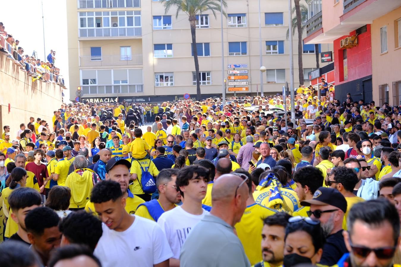 Fotos: Recibimiento a los autobuses del Real Madrid y del Cádiz en Carranza