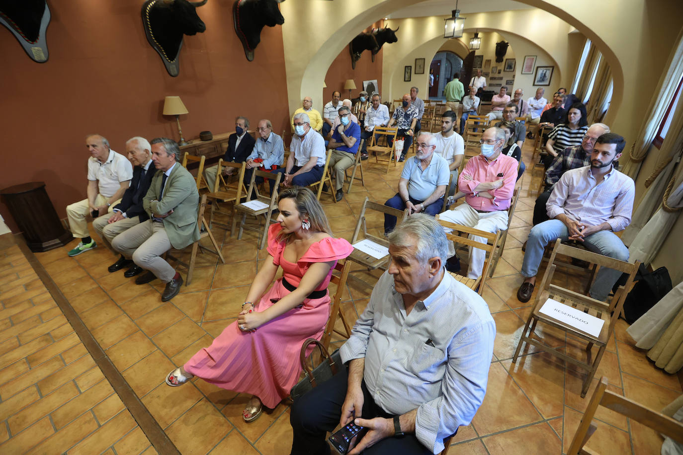 La conferencia sobre Antonio Bienvenida en Córdoba, en imágenes