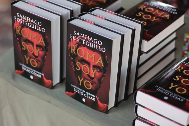 El Foro Cultural de ABC Córdoba con Santiago Posteguillo, en imágenes