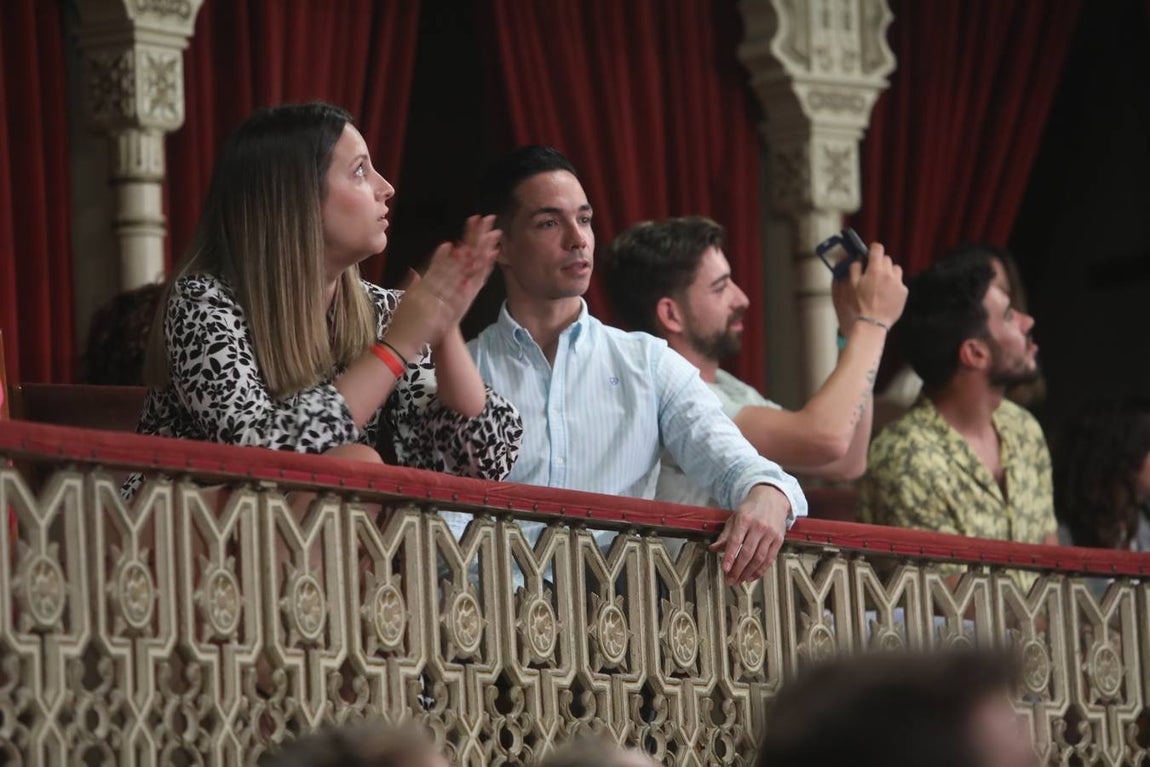 Fotos: Búscate en el Falla. Ambiente en el COAC en la primera sesión de preliminares 2022