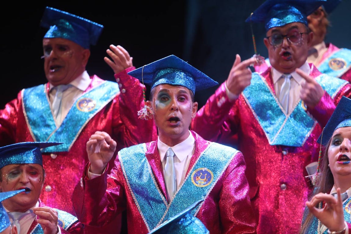 Fotos: Coro &#039;Carrera oficial&#039; en el COAC 2022. Carnaval de Cádiz