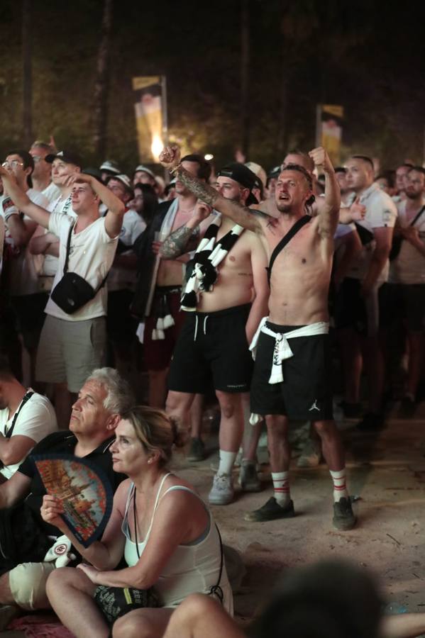 Aficionados alemanes en la fanzone. RAÚL DOBLADO