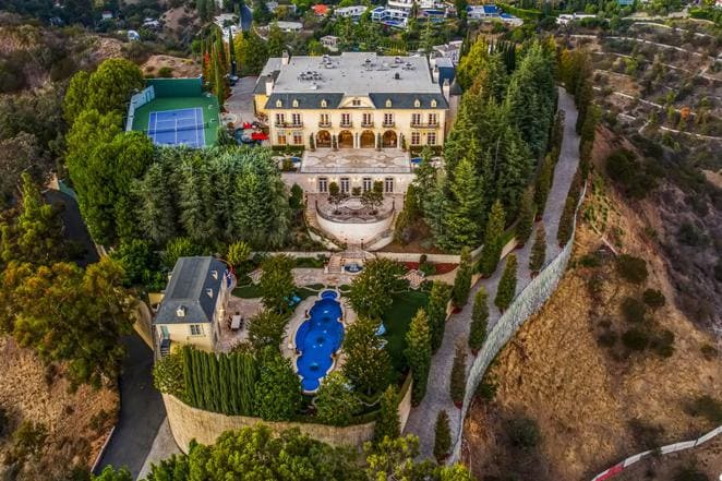 La mansión de Beverly Hills favorita del séptimo arte busca dueño por 87 millones