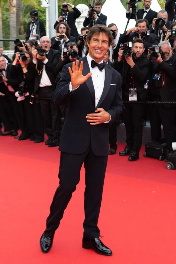Tom Cruise - Alfombra roja del segundo día del Festival de Cannes. Se decantó por un traje con las solapas satinadas al que añadió una discreta pajarita.