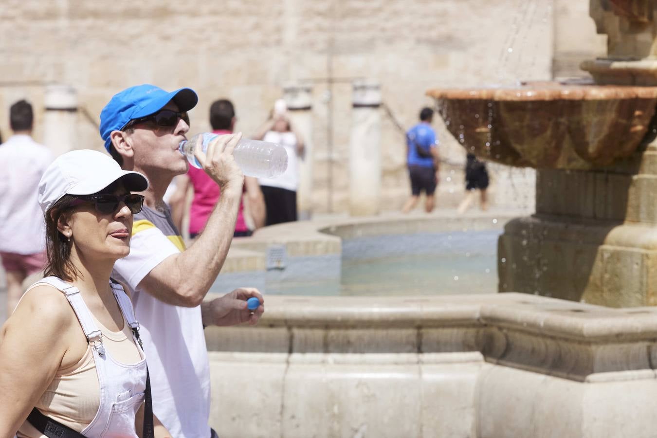 Sevilla alcanza temperaturas de pleno verano en mayo, en imágenes