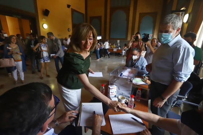 Las elecciones a rector en la Universidad de Córdoba, en imágenes