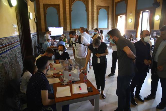 Las elecciones a rector en la Universidad de Córdoba, en imágenes