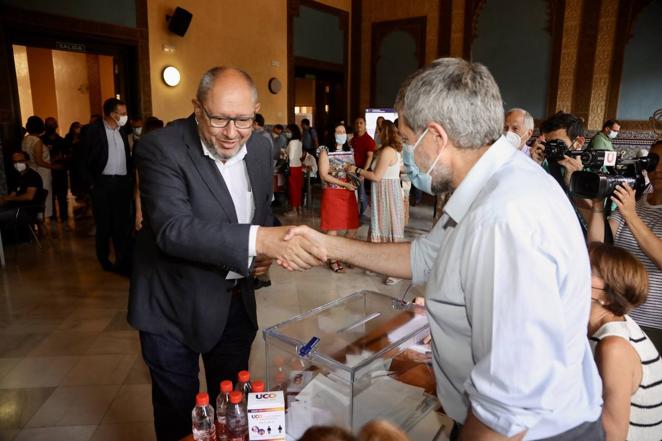 Las elecciones a rector en la Universidad de Córdoba, en imágenes