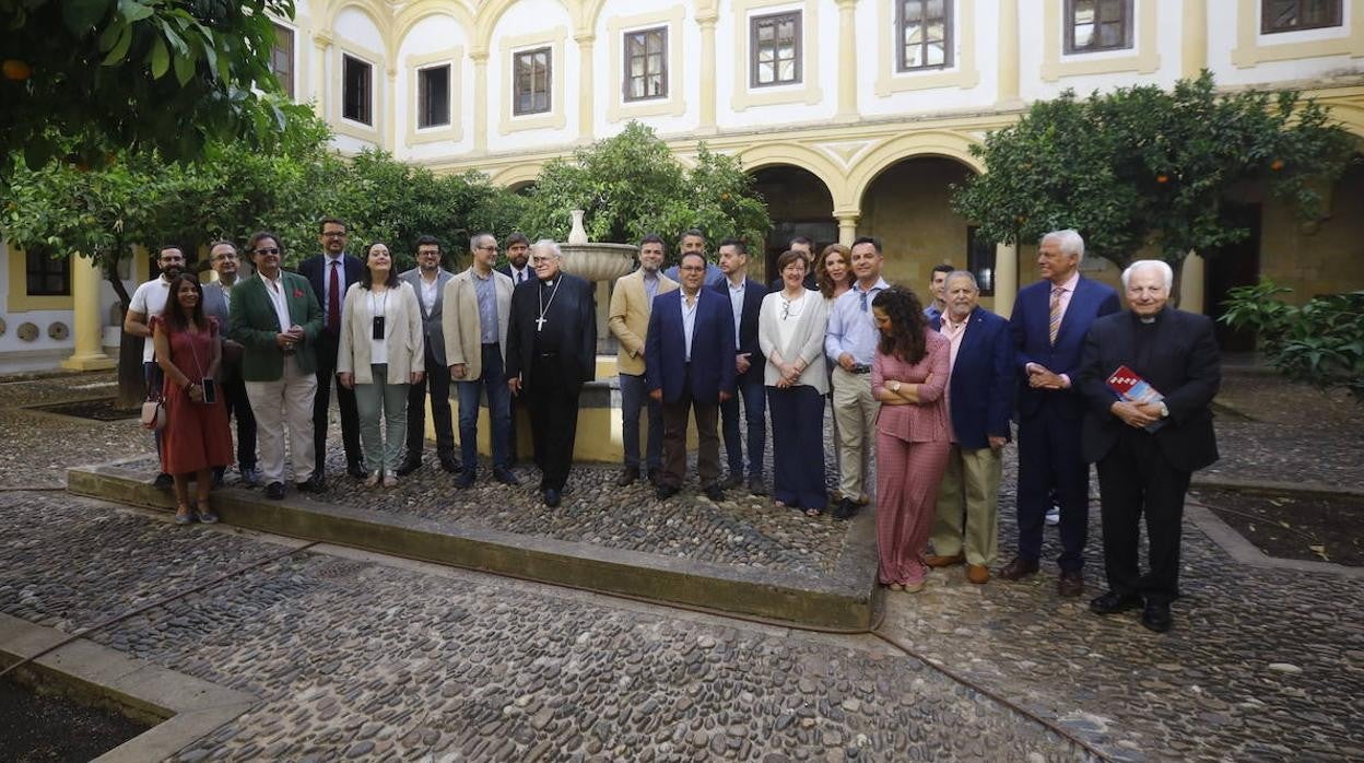 El encuentro del obispo de Córdoba con los medios, en imágenes