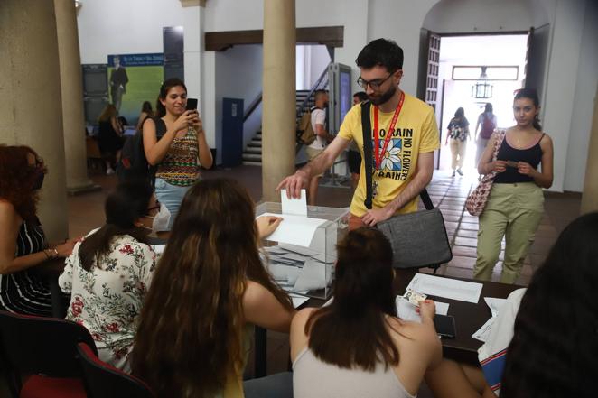 Las elecciones a rector en la Universidad de Córdoba, en imágenes