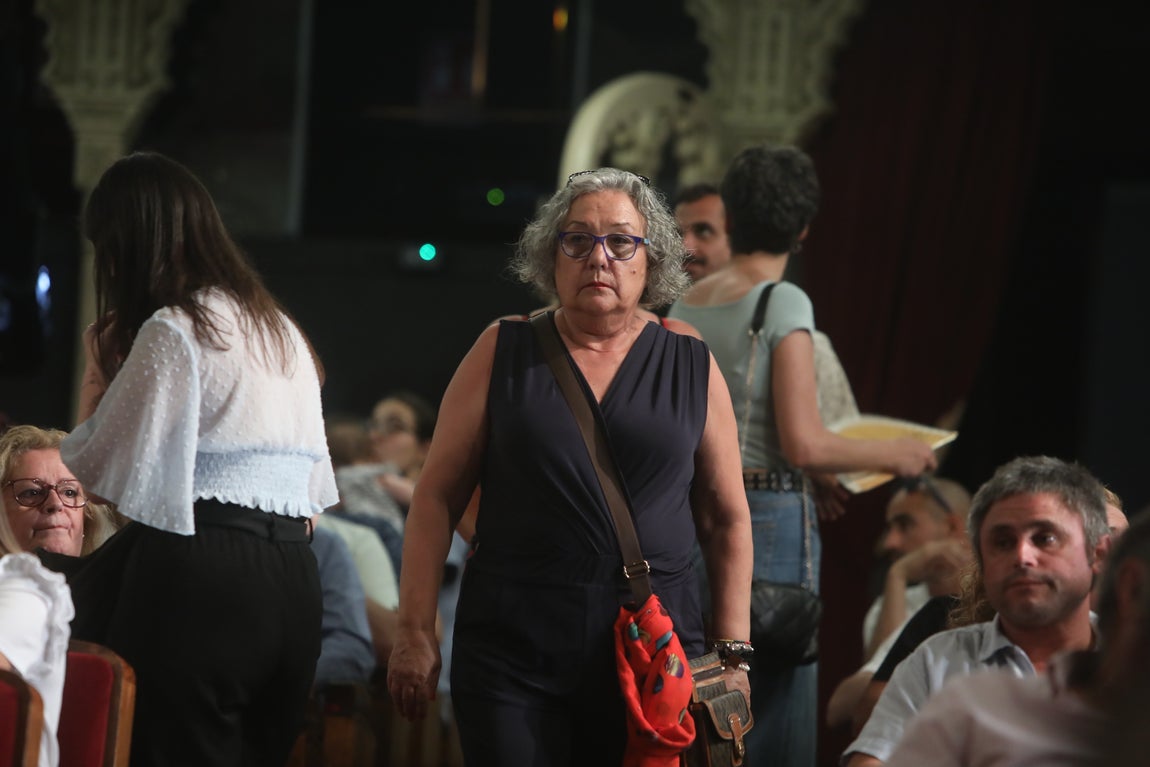 Fotos: Búscate en el Falla. Iván Alejo entre el público de la cuarta sesión del COAC 2022