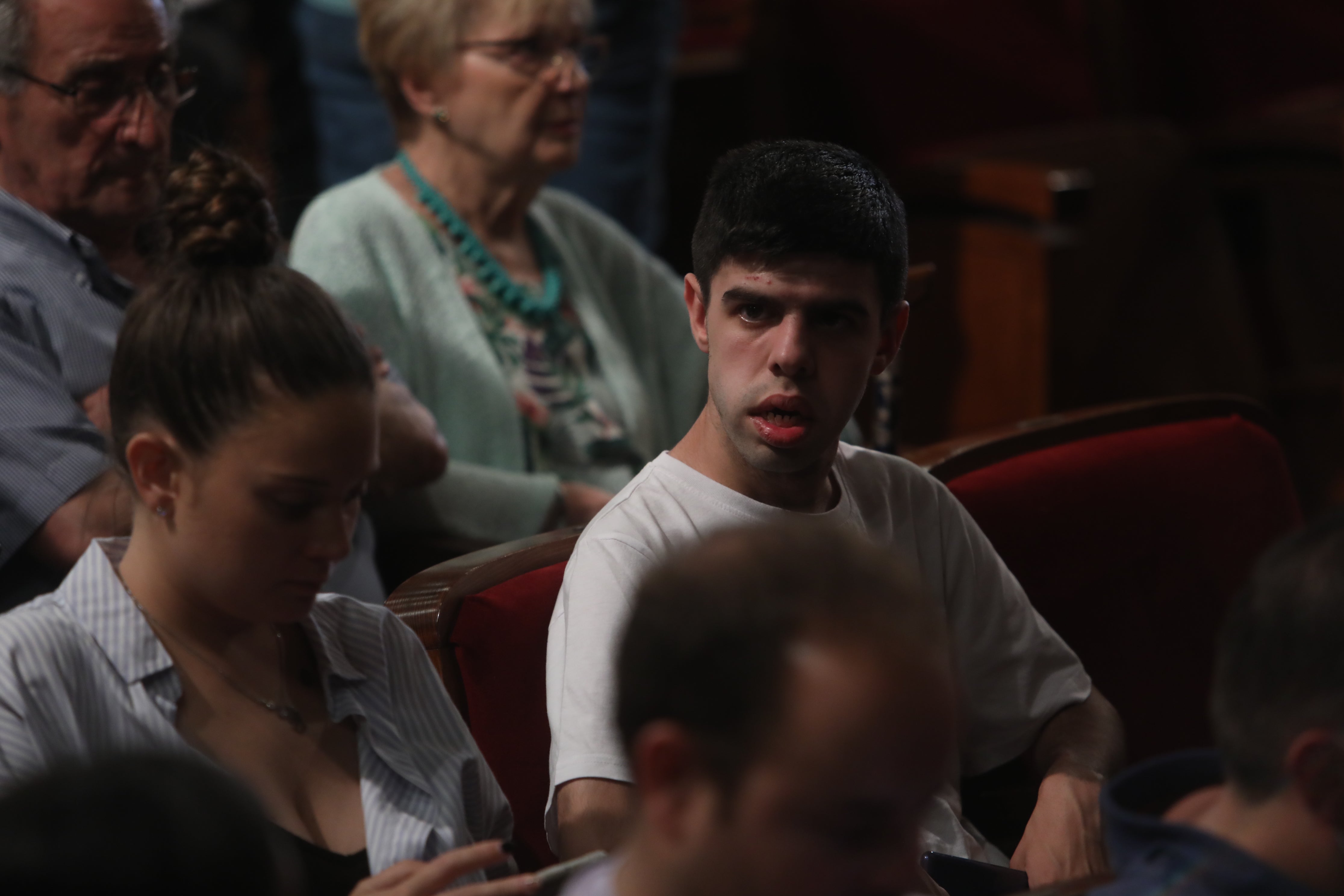 Fotos: Búscate en el Falla. Iván Alejo entre el público de la cuarta sesión del COAC 2022