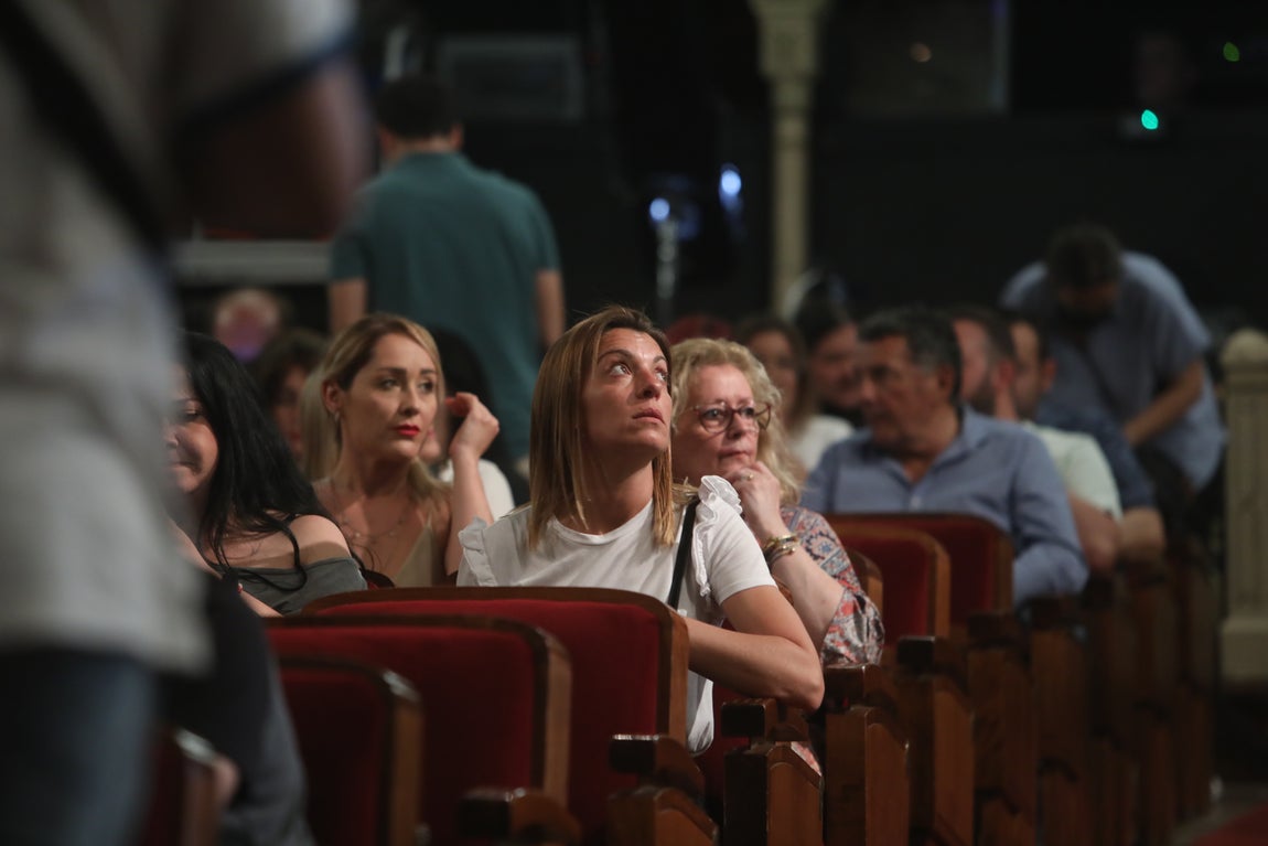 Fotos: Búscate en el Falla. Iván Alejo entre el público de la cuarta sesión del COAC 2022