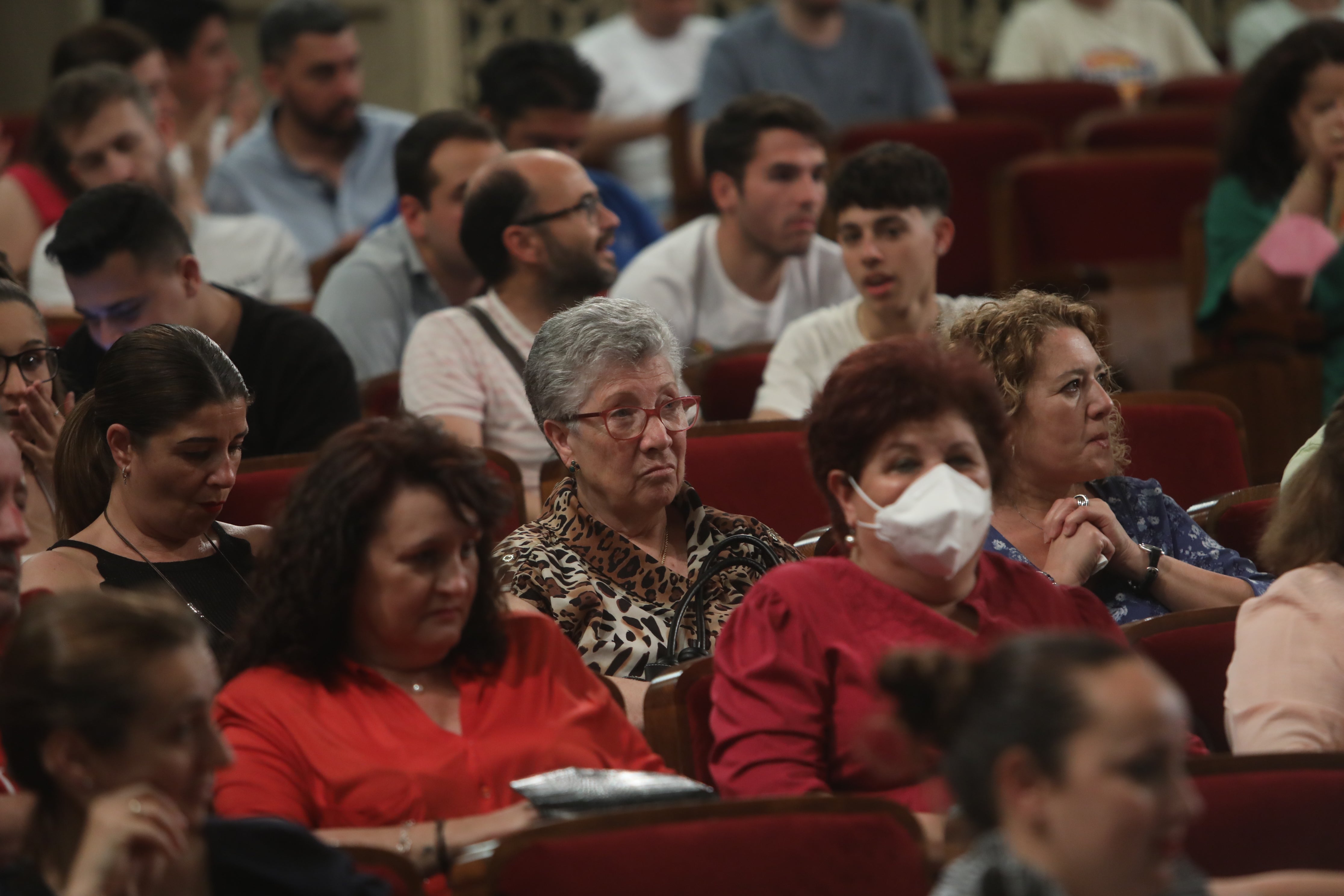 Fotos: Búscate en el Falla. Iván Alejo entre el público de la cuarta sesión del COAC 2022