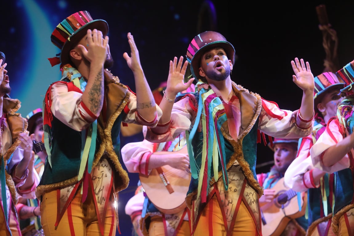 Fotos: Comparsa &#039;Cantando bajo la lluvia&#039; en el COAC 2022. Carnaval de Cádiz