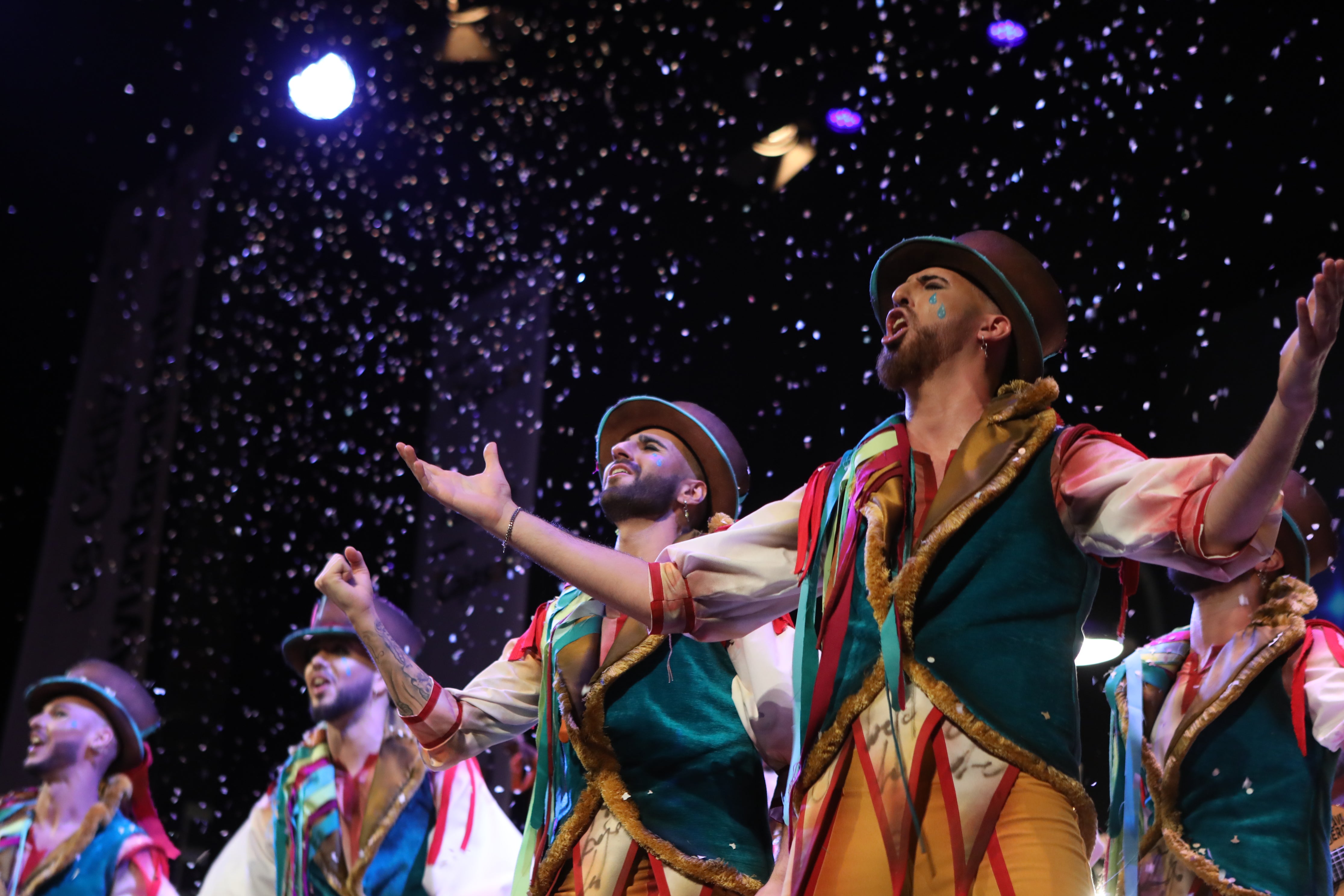 Fotos: Comparsa &#039;Cantando bajo la lluvia&#039; en el COAC 2022. Carnaval de Cádiz