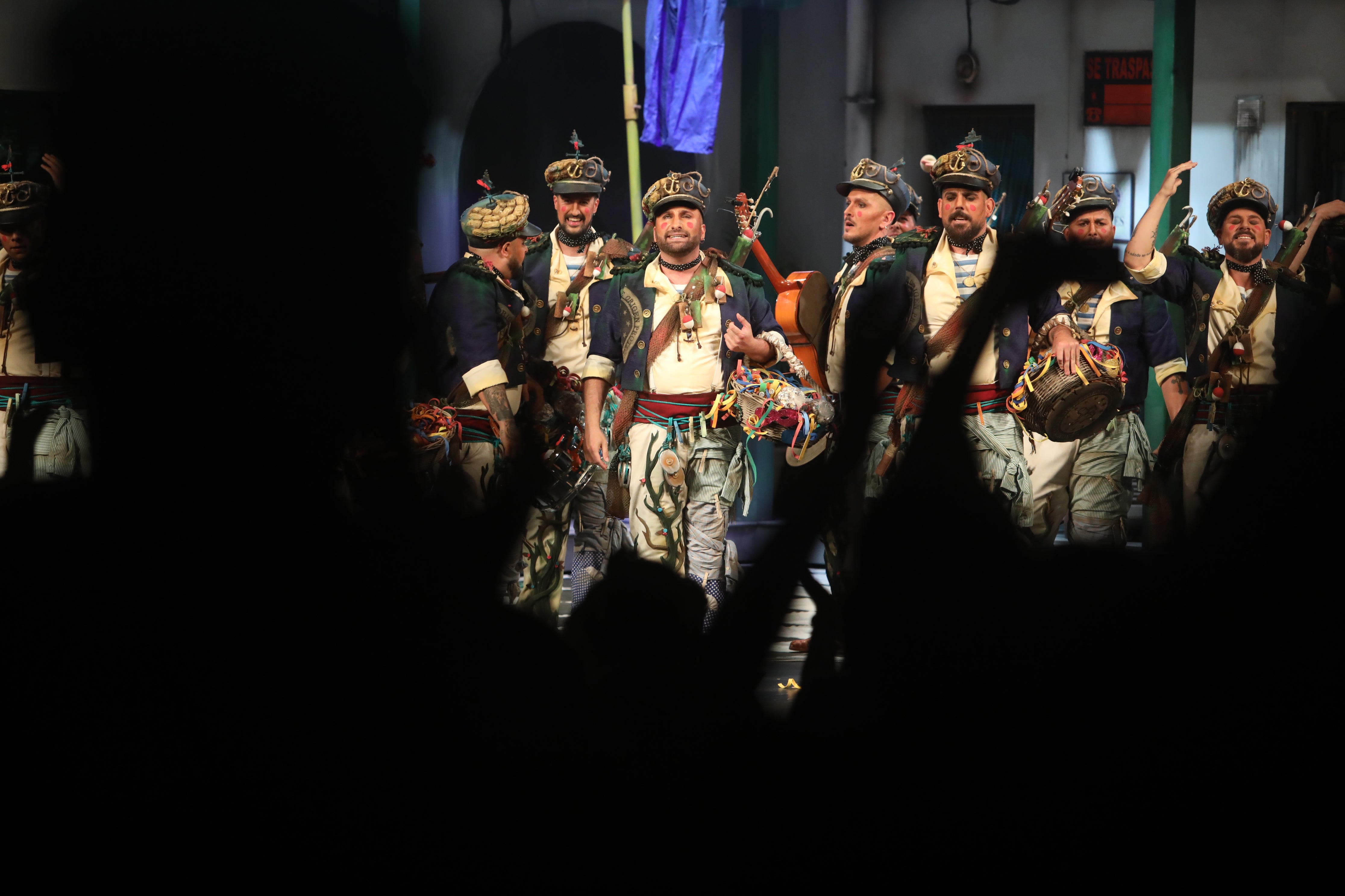 Fotos: Comparsa &#039;Los originales&#039; en el COAC 2022. Carnaval de Cádiz