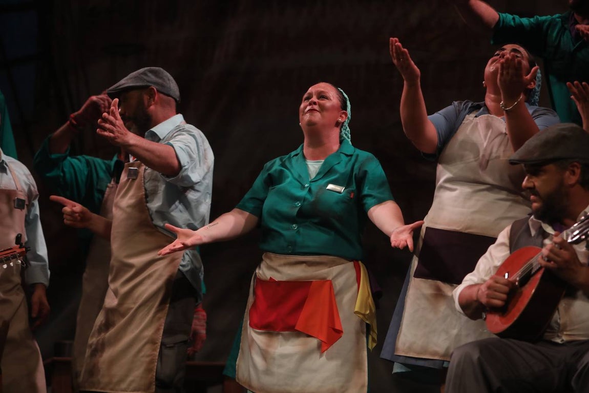 Fotos: Coro &#039;La fábrica de conservas&#039; en el COAC 2022. Carnaval de Cádiz