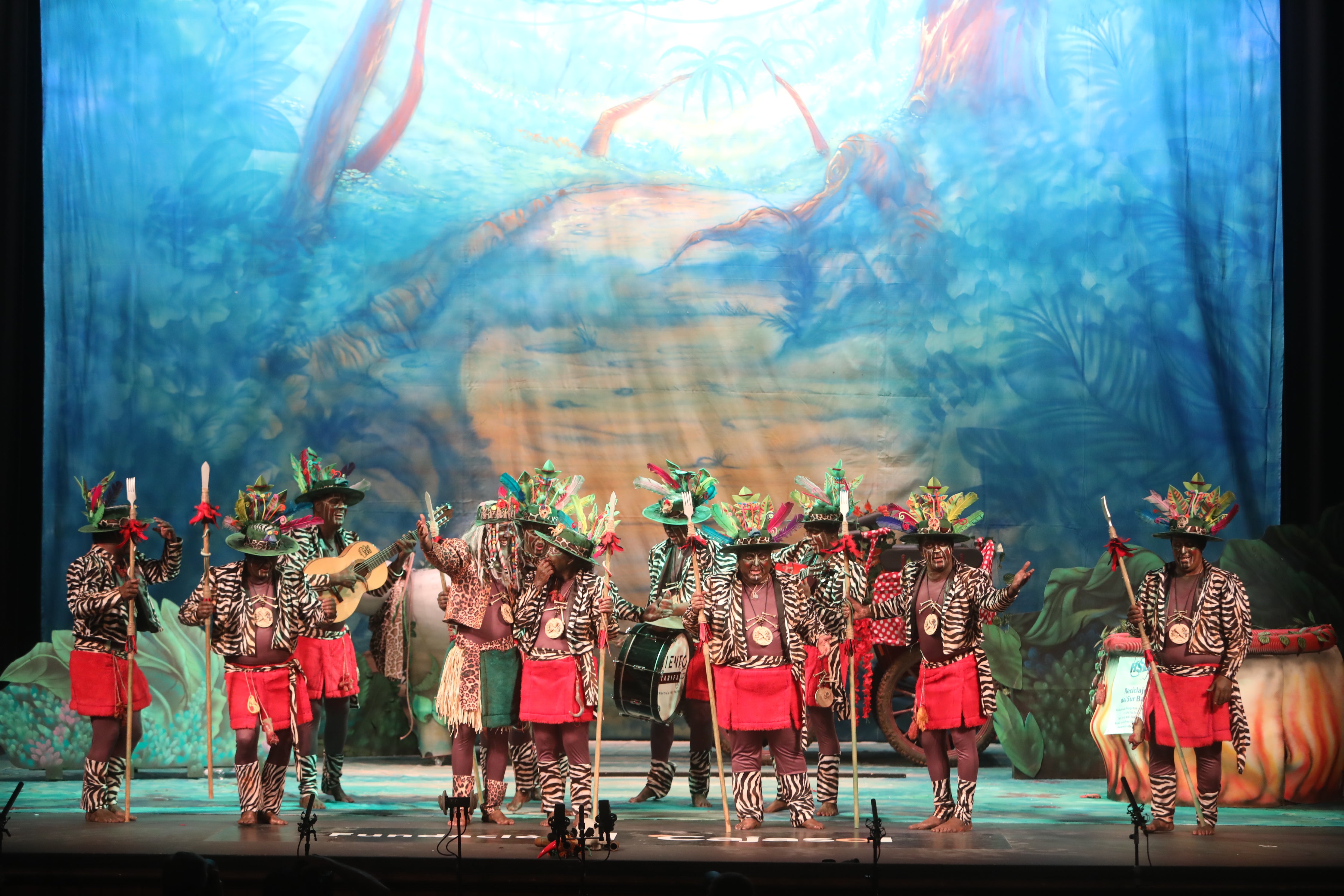 Fotos: Chirigota &#039;Entre sábanas, selvas y ríos... este año vamos al Rocío&#039; en el COAC 2022. Carnaval de Cádiz