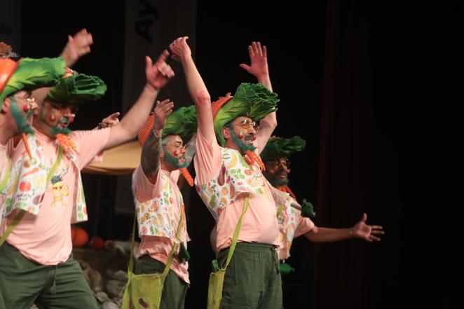 Fotos: Chirigota Los del triángulo de las verduras en el COAC 2022. Carnaval de Cádiz