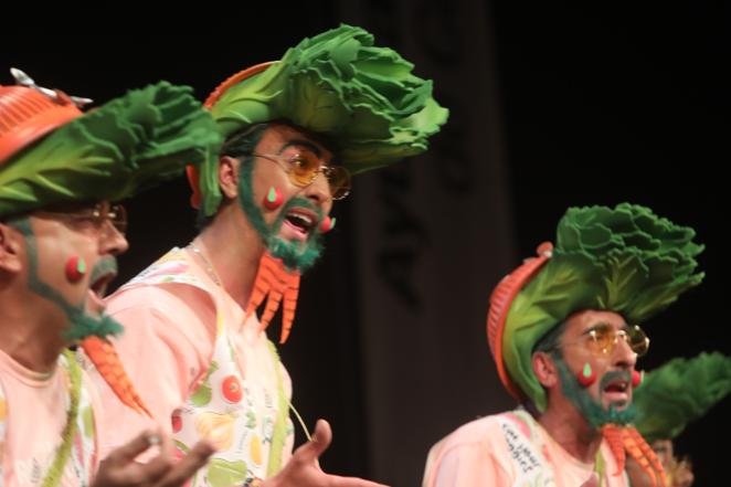 Fotos: Chirigota Los del triángulo de las verduras en el COAC 2022. Carnaval de Cádiz