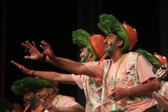 Fotos: Chirigota Los del triángulo de las verduras en el COAC 2022. Carnaval de Cádiz