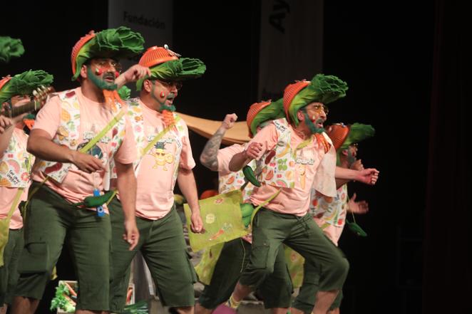 Fotos: Chirigota Los del triángulo de las verduras en el COAC 2022. Carnaval de Cádiz