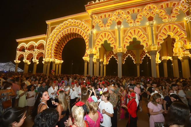 El encendido del alumbrado de la Feria de Córdoba 2022, en imágenes