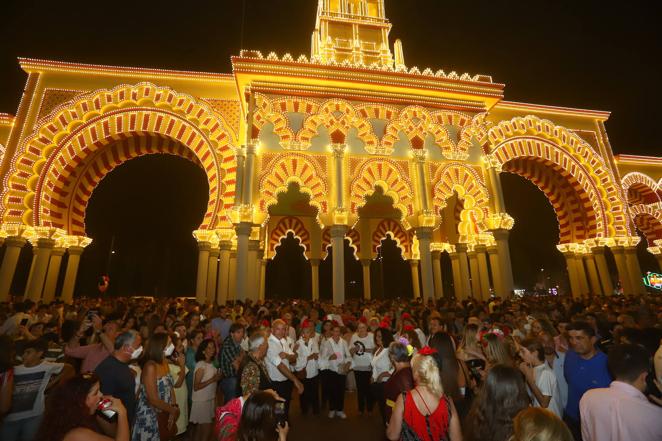 El encendido del alumbrado de la Feria de Córdoba 2022, en imágenes