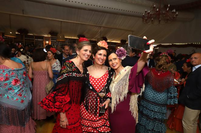 En imágenes, el ambiente de las casetas el primer sábado de la Feria de Córdoba