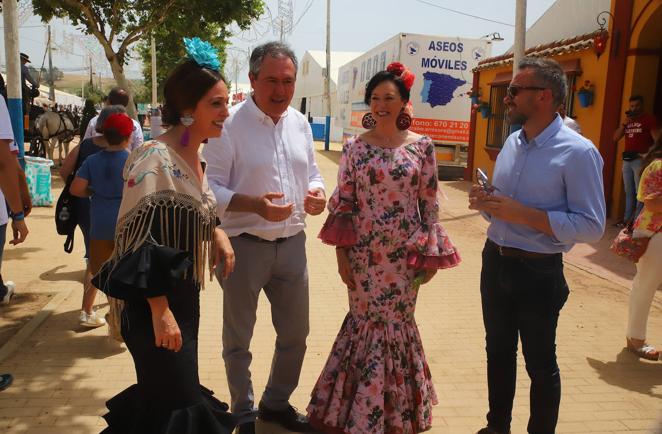 En imágenes, el ambiente de las casetas el primer sábado de la Feria de Córdoba