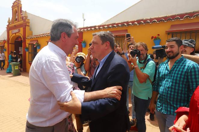 En imágenes, el ambiente de las casetas el primer sábado de la Feria de Córdoba