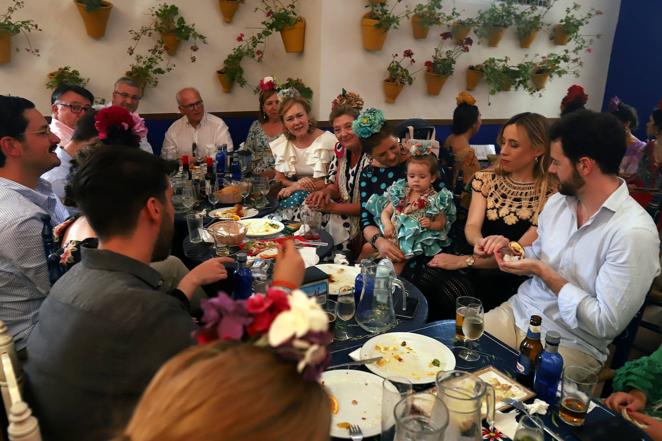 En imágenes, el ambiente de las casetas el primer sábado de la Feria de Córdoba