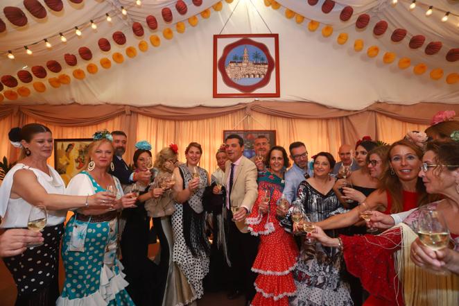 En imágenes, el ambiente de las casetas el primer sábado de la Feria de Córdoba