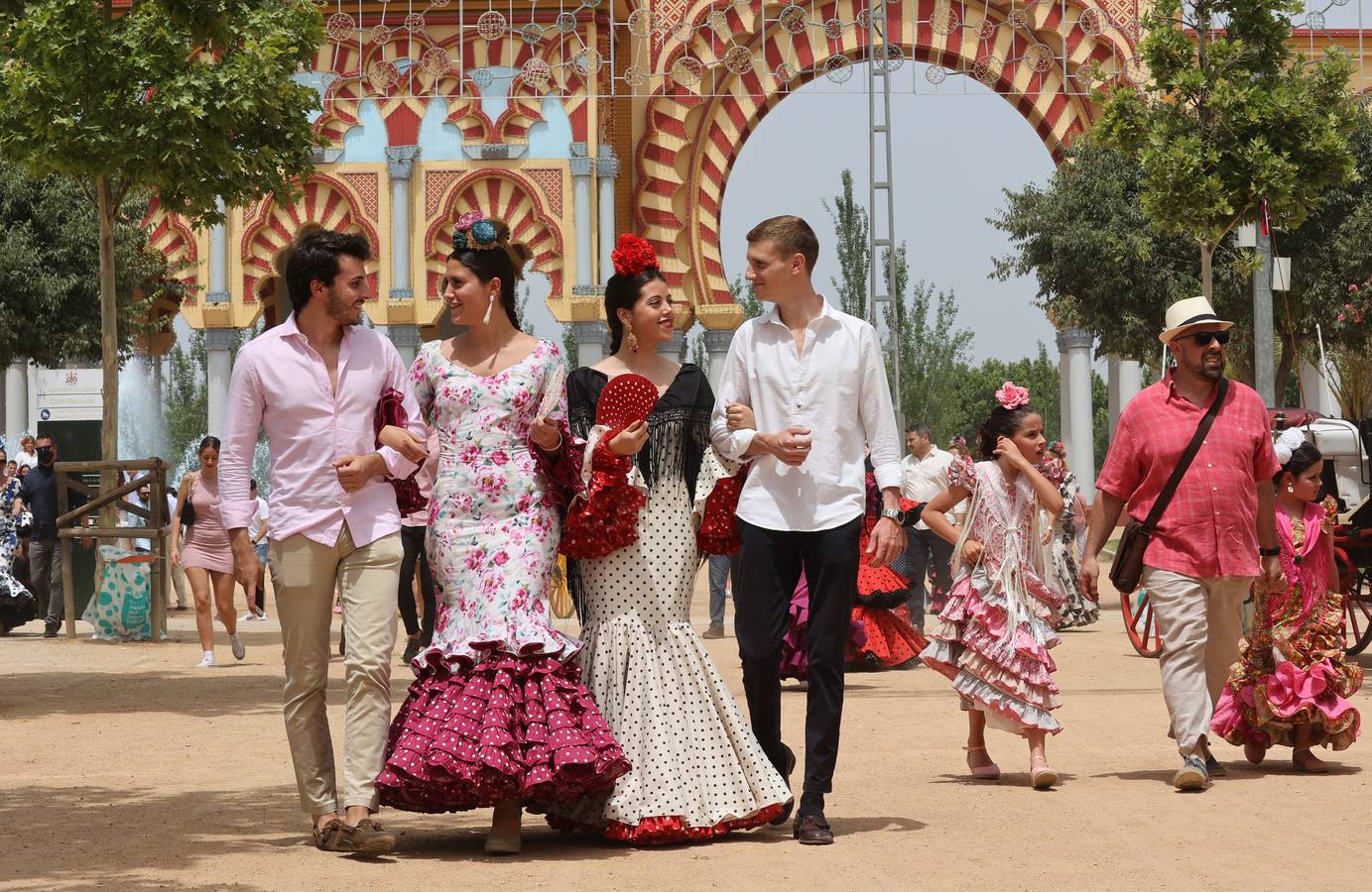 El ambiente en El Arenal del sábado de Feria de Córdoba, en imágenes