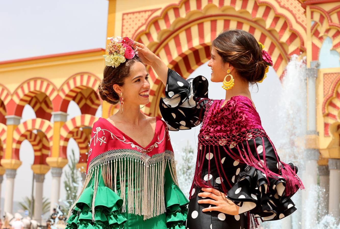 El ambiente en El Arenal del sábado de Feria de Córdoba, en imágenes