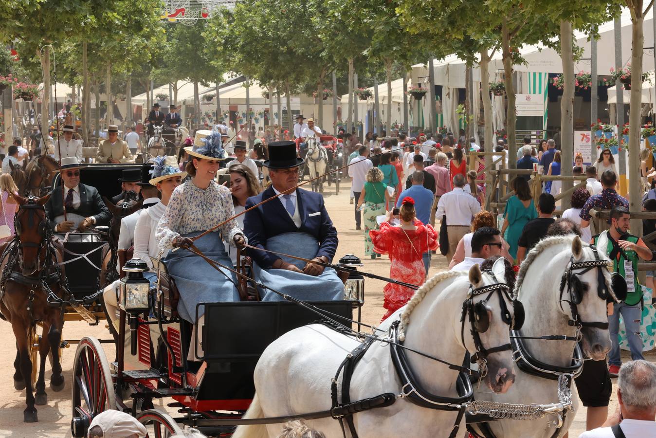 El ambiente en El Arenal del sábado de Feria de Córdoba, en imágenes