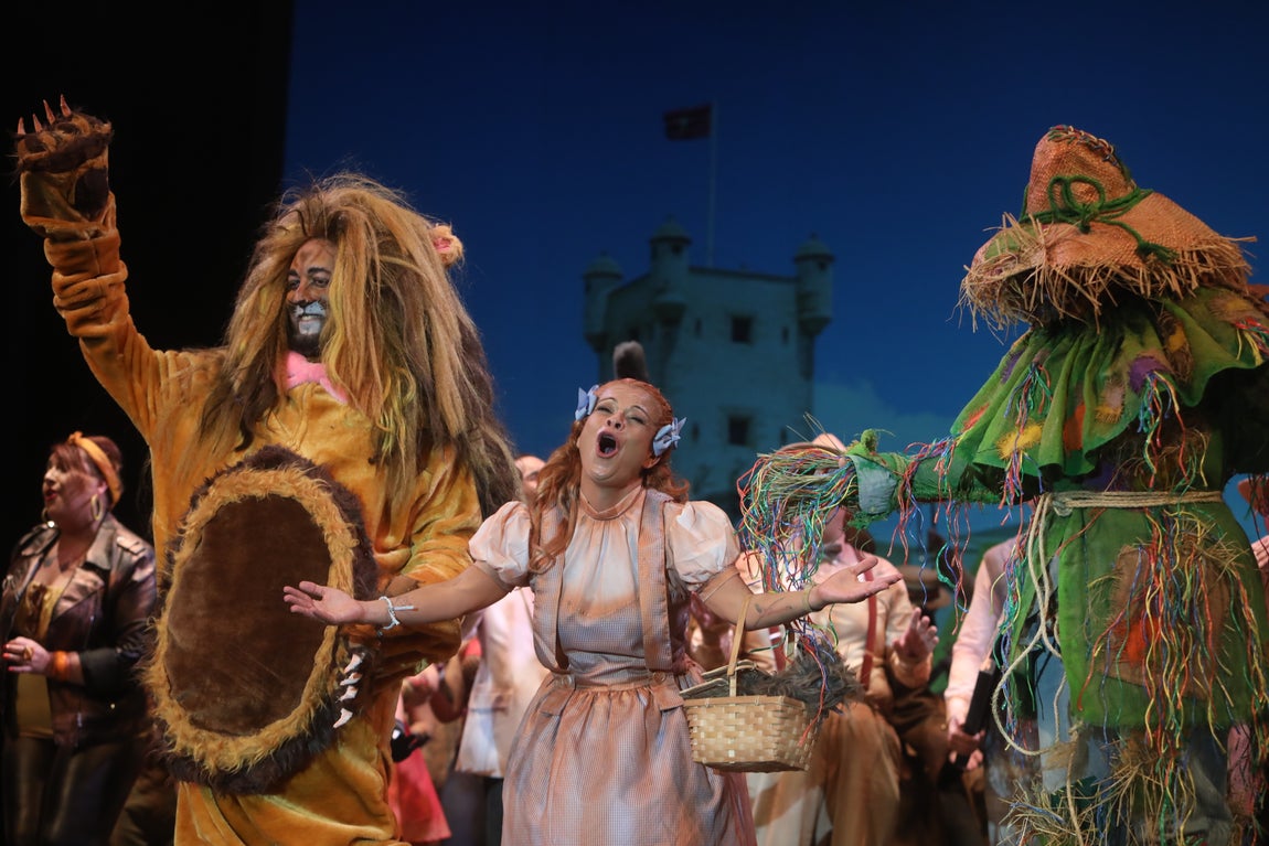 Fotos: coro &#039;La producción&#039; en el COAC 2022