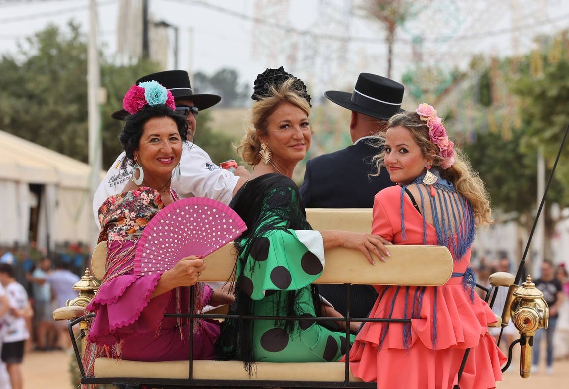 El familiar ambiente del domingo de Feria de Córdoba, en imágenes