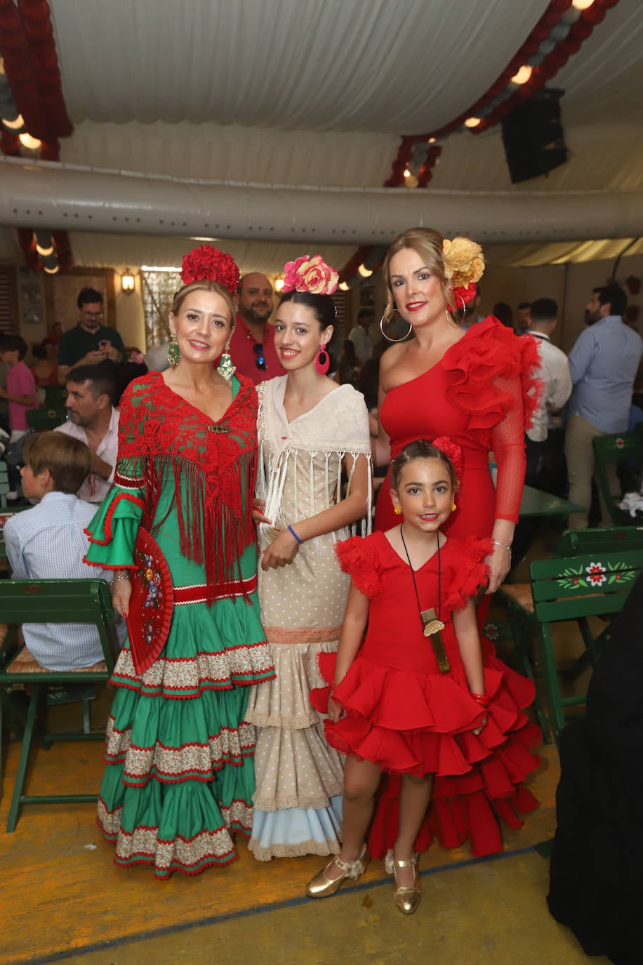 El espectacular ambiente en las casetas este domingo en la Feria de Córdoba, en imágenes