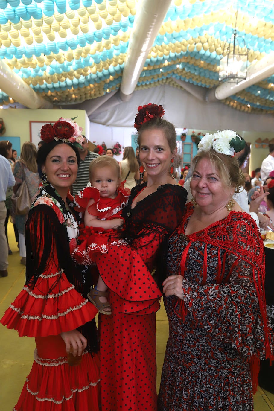 El espectacular ambiente en las casetas este domingo en la Feria de Córdoba, en imágenes